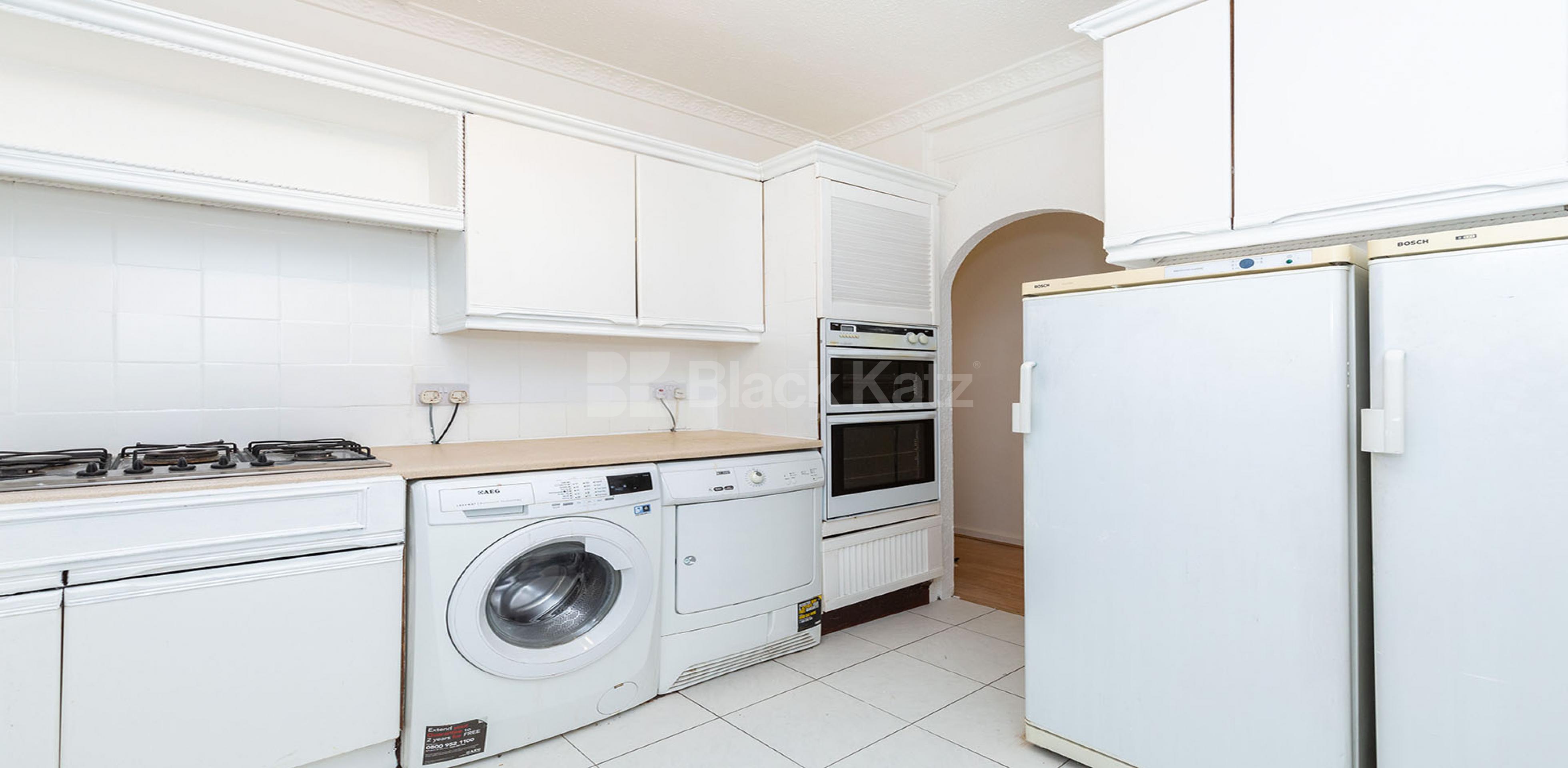 			PICTURES TO FOLLOW!, 3 Bedroom, 1 bath, 1 reception Flat			 Lindley Street, WHITECHAPEL E1 E1